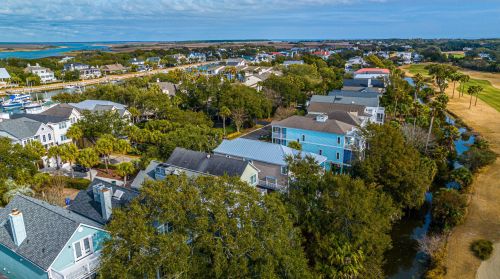 6 Yacht Harbor Ct, Isle Of Palms, SC 29451-2600