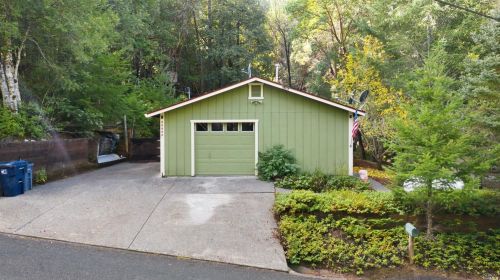 25650 Poppy Dr, Willits, CA 95490-9085