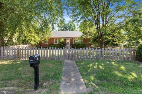18 Wayne St, Fredericksburg, VA 22405-3066