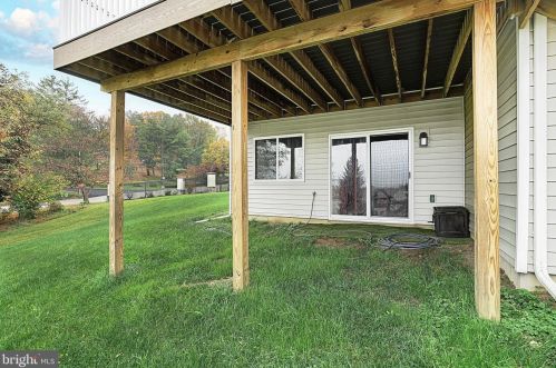 1009 Glen View Dr, York PA  17403-9680 exterior