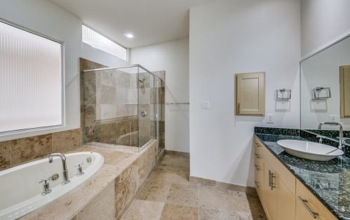 3705 Commerce St, Dallas TX  75226-1738 exterior