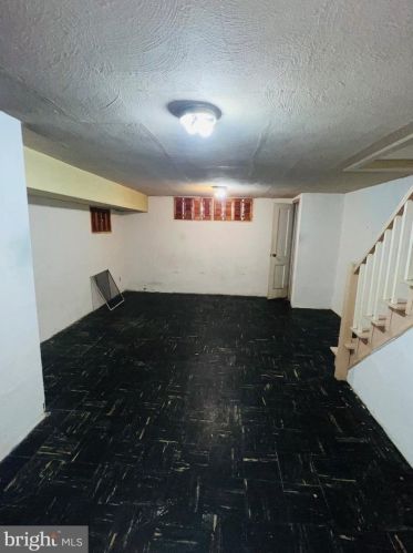 8125 Farnsworth St, Philadelphia PA 19152-3008 exterior