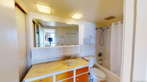 229 Paoakalani Ave, Honolulu HI 96815-3764 exterior