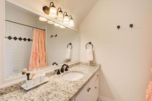 4450 Crestwicke Pointe, Atlanta GA  30319-1081 exterior