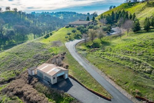 4157 Shelly Ln, Vacaville, CA 95688-9044