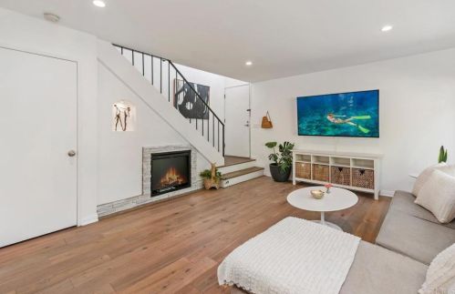 2467 Caminito Ocean Cv, Cardiff By The Sea CA  92007-2225 exterior