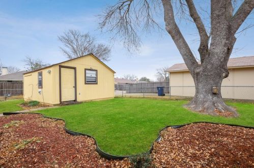 1413 Kingsbridge Dr, Garland TX 75040-3512 exterior