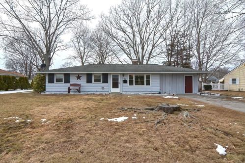 35 Honeysuckle Rd, Warwick, RI 02888-5503