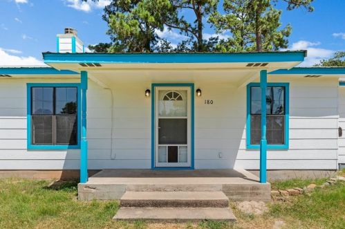 180 Tonkawa Dr, Hills, TX 78659-4842