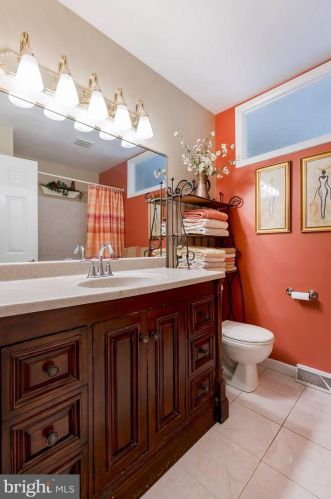 303 Devon Dr, Lancaster PA  17603-4609 exterior