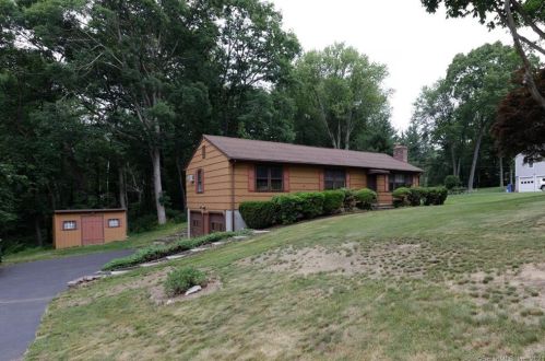9 Stephen Dr, Huntington, CT 06484-1865