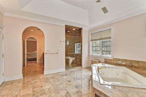 102 Ambriance Dr, Willowbrook IL  60527-0801 exterior