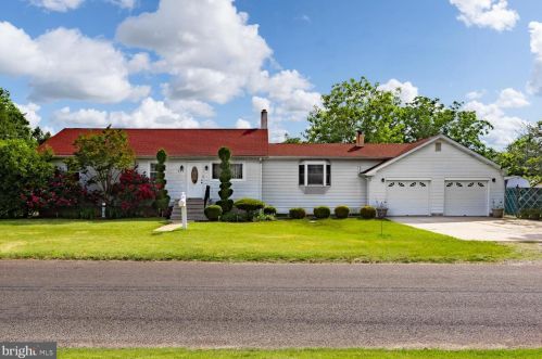 695 7th St, Roebling, NJ 08554-1411