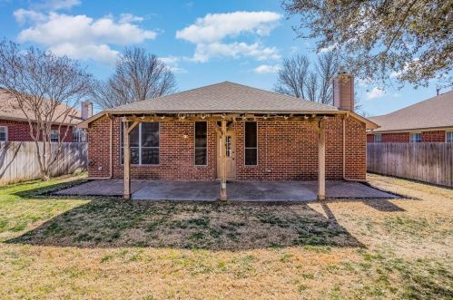 8609 Saranac Trl, Fort Worth TX  76118-7845 exterior
