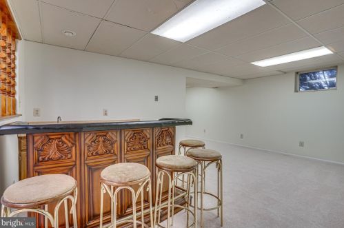 6315 Falling Brk Dr, Springfield VA  22015-4033 exterior