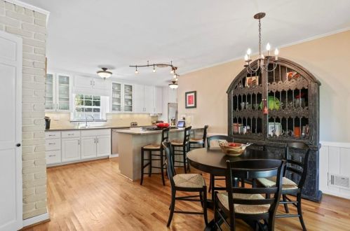 535 Bridgewater Dr, Atlanta GA  30328-2814 exterior
