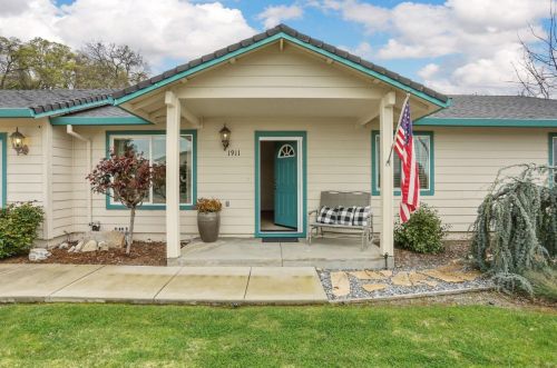 1911 Berkesey Dr, Valley Springs, CA 95252-8876