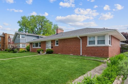 8015 Kilbourn Ave, Skokie, IL 60076-3217
