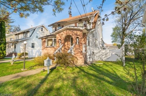 311 Woodbine St, Teaneck, NJ 07666-4038