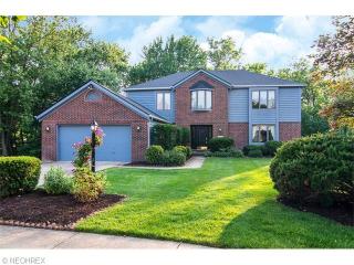 18593 Rustic Holw, Cleveland, OH 44136-7155