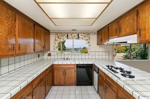 16350 Rancho Escondido Dr, Riverside CA  92506-5816 exterior