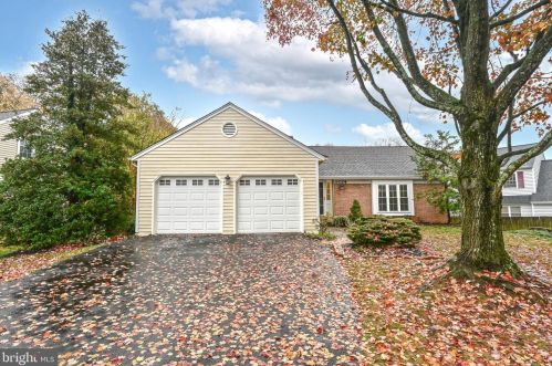 5074 Queens Wood Dr, Springfield VA  22015-1530 exterior