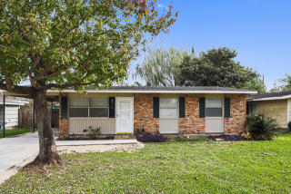 517 Dover Ln, Gretna, LA 70056-2816
