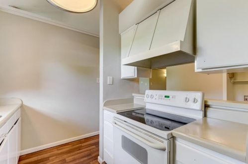 2043 Clubview Dr, Carrollton TX 75006-1703 exterior