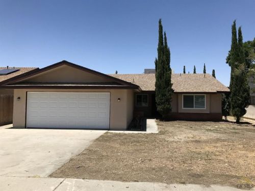 302 Pilgrim Ave, Taft, CA 93268-2613