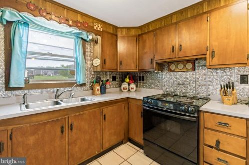 9 Kay Dr, Lancaster, PA 17603-9641