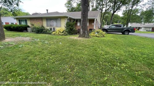 19 Dove St, Lakehurst, NJ 08759-5327