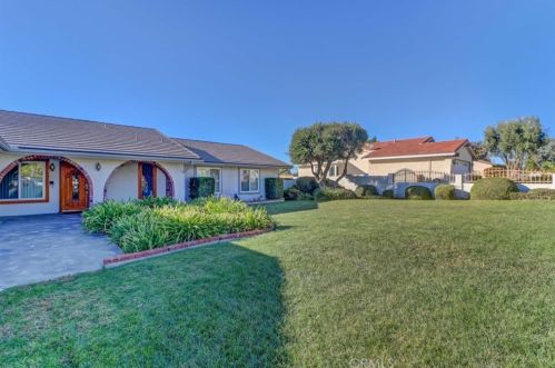 7965 Ruth Way, Riverside, CA 92506-5728
