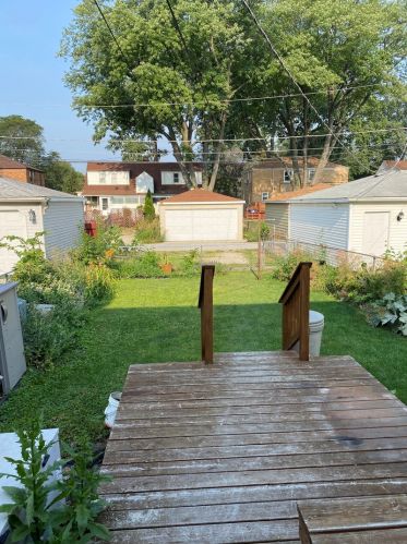 1682 Orchard St, Des Plaines, IL 60018-2259
