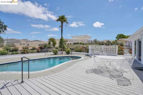 23 Kirkwood Ct, Concord CA  94521-1427 exterior