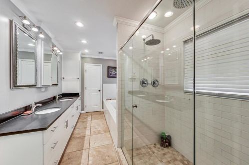 2452 Elizabeth Ann Ln, Atlanta GA  30324-3713 exterior