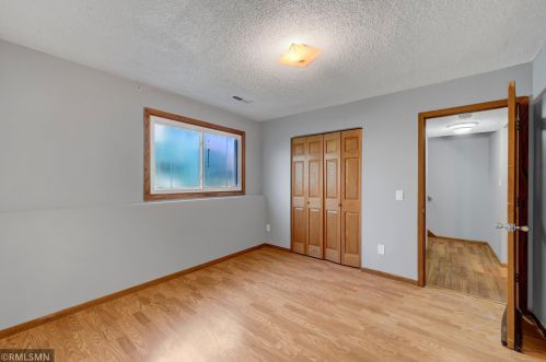 4464 Cinnamon Ridge Trl, Saint Paul MN  55122-2385 exterior