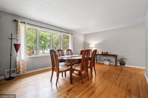 875 Colleen Ave, Saint Paul MN  55126-6401 exterior