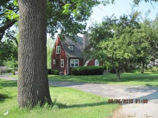 5027 Grand Ave, Gurnee, IL 60031-1816