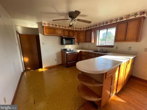 2235 Sycamore Rd, York, PA 17408-4129