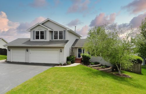 5231 Summer Hawk Rd, Rockford, IL 61115-8281
