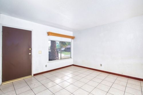 9211 Admiralty Ave, Riverside CA  92503-3348 exterior