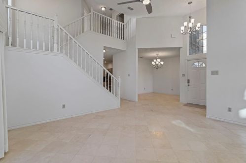 812 Santa Fe Trl, Irving TX  75063-4692 exterior