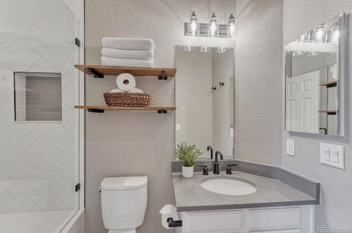 6051 Valdai Way, Aurora CO 80015-6521 exterior