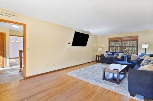 36 Laurel Dr, Upper Stepney CT  06468-1650 exterior