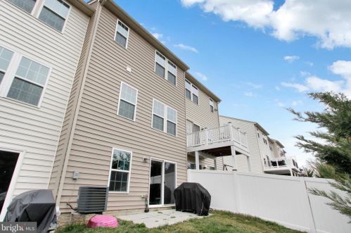 34 Ctr St, Hanover PA 17331-2828 exterior