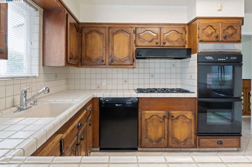 1994 Evergreen Ave, San Leandro CA 94577-6202 exterior