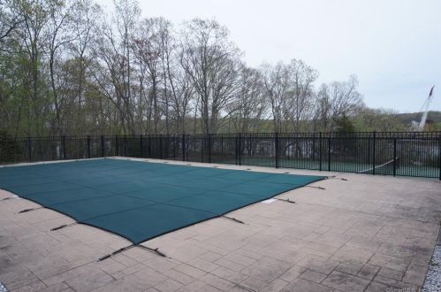 64 Scotch Cap Rd, Quaker Hill CT  06375-1431 exterior