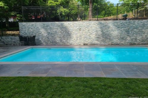 23 Splitrock Rd, Norwalk CT  06854-4713 exterior