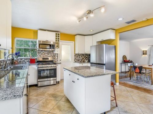 6207 Betty Cook Dr, Austin TX  78723-3313 exterior