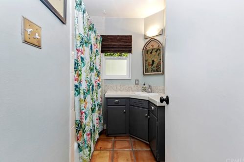 3391 Mono Dr, Riverside CA  92506-2151 exterior